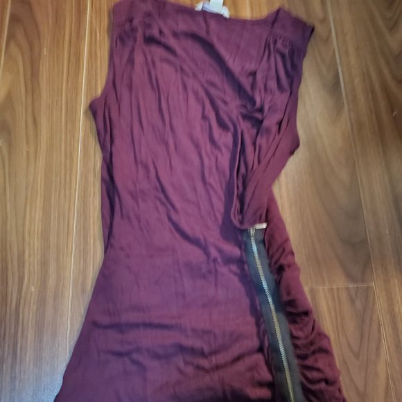 Merlot Sleeveless V-neck - Picture 3 of 5